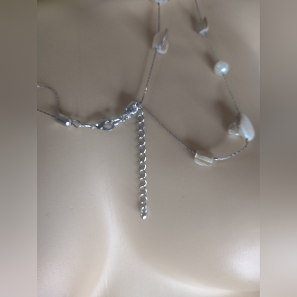 Women's white shell necklace - Picture 5 of 5